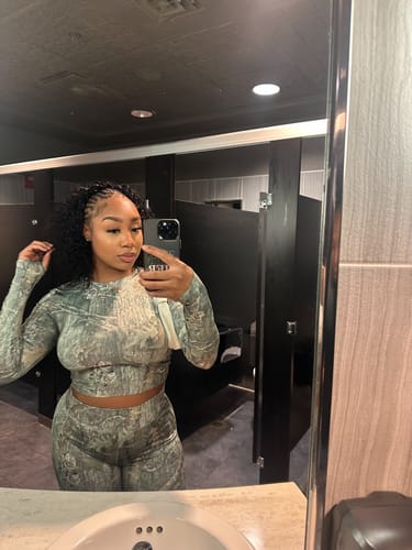 Customer photo review of CAMO SCULPT V-CUT LEGGING