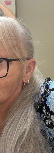 Customer photo review of JuvaBun Claw Clip Straight Ponytail Extension 17''