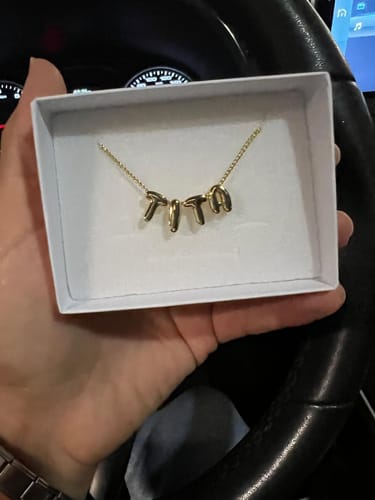 Customer photo review of Personaliza Tu Collar Con Inicial Mini Bubble Dorado