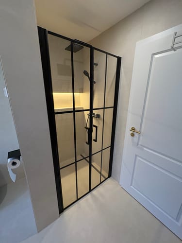 Customer photo review of SONNI Duschtür 5mm gehärtetes Glas Doppelschiebetür Mattschwarzes Gitter Einseitige Nanobeschichtung Magnetische Dichtleiste