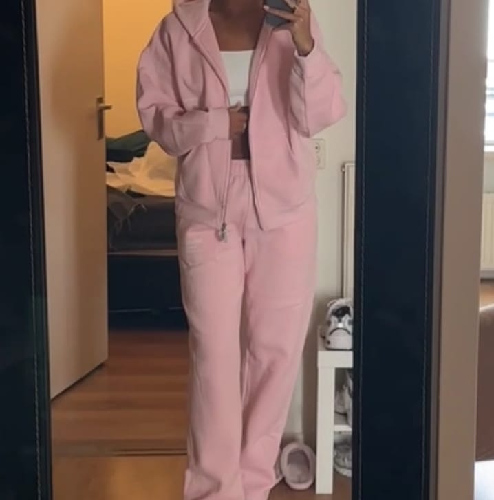 Customer photo review of LABEL STRAIGHT LEG SWEATPANTS LIGHT PINK