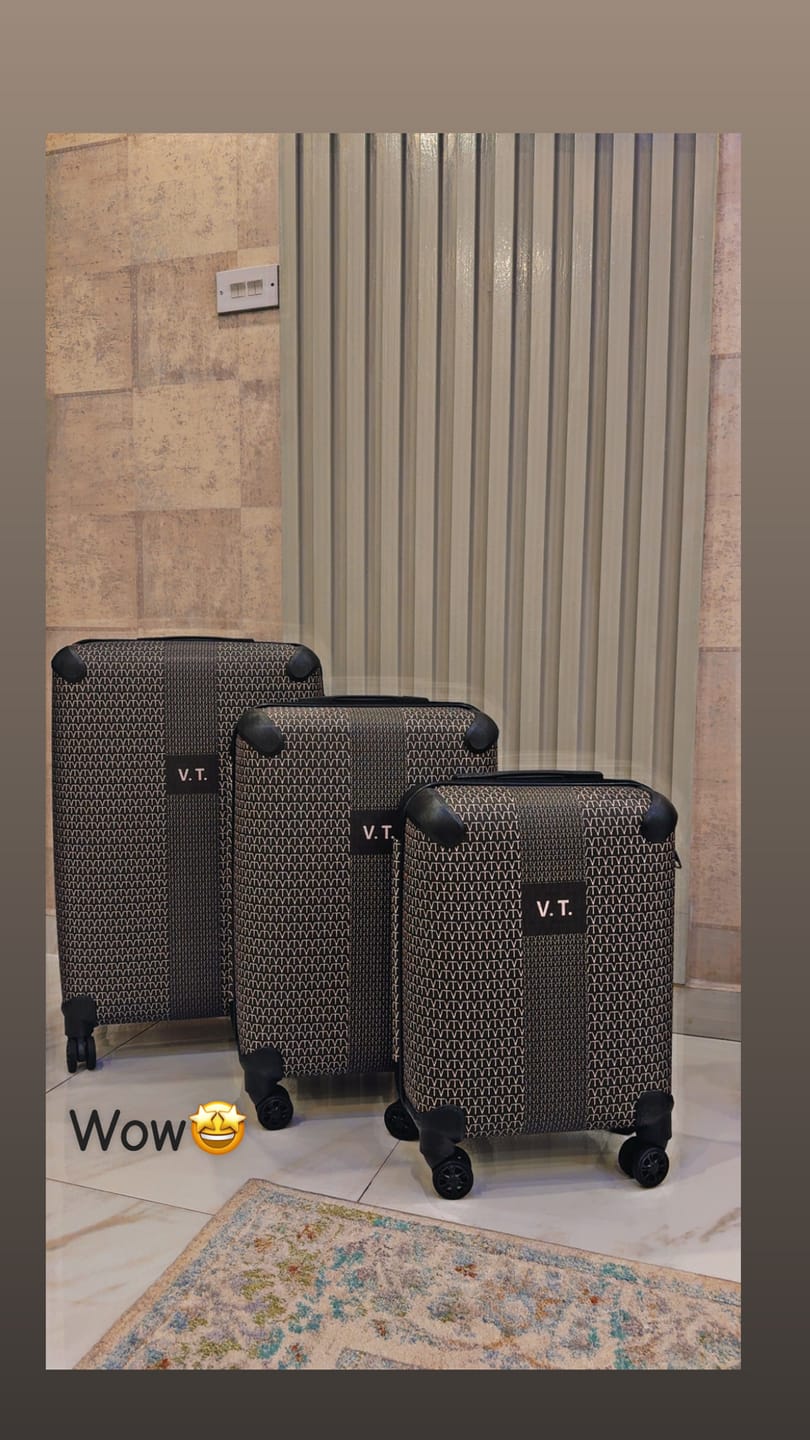 Customer photo review of Black VT 3pcs Traveling Set