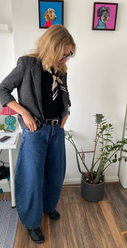 Customer photo review of American Vintage Distressed Curved Blade Jeans