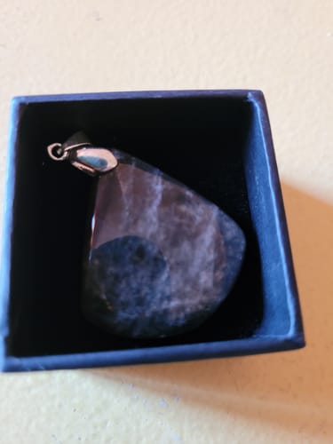 Customer photo review of Pendentif Pierre de Lune Noire
