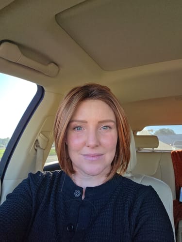 Customer photo review of JBEXTENSION 12 Inches Bob Cut Auburn Pre-Cut Snowflake Lace Frontlace Glueless Wig KHLOE AUBURN【PERMATEASE】【BENDY EAR TABS】