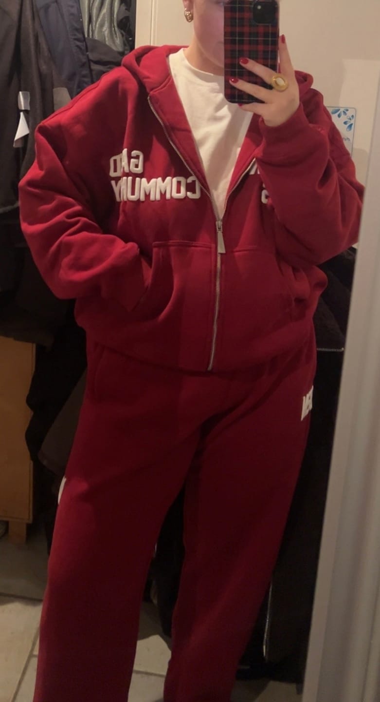 Customer photo review of GATED COMMUNITY STRAIGHT LEG SWEATPANTS BURGUNDY