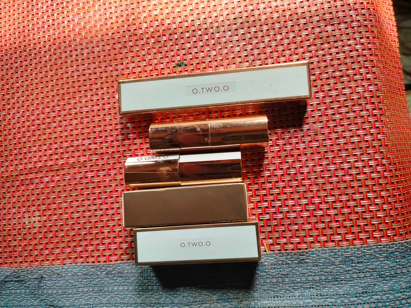 Customer photo review of O.TWO.O MISTY KISS LOCK COLOUR MATTE LIPSTICK