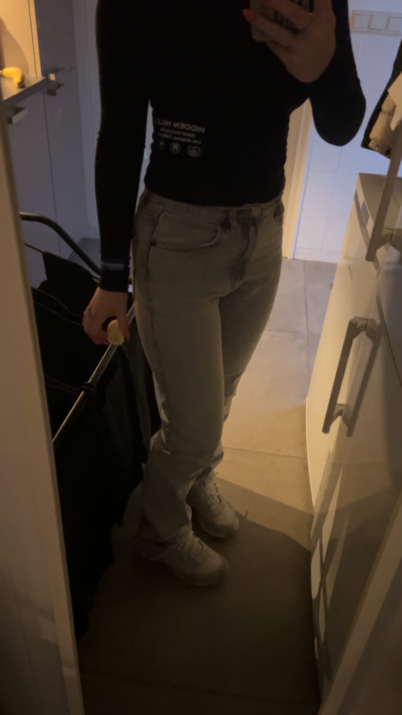 Customer photo review of LABEL LONGSLEEVE TOP BLACK