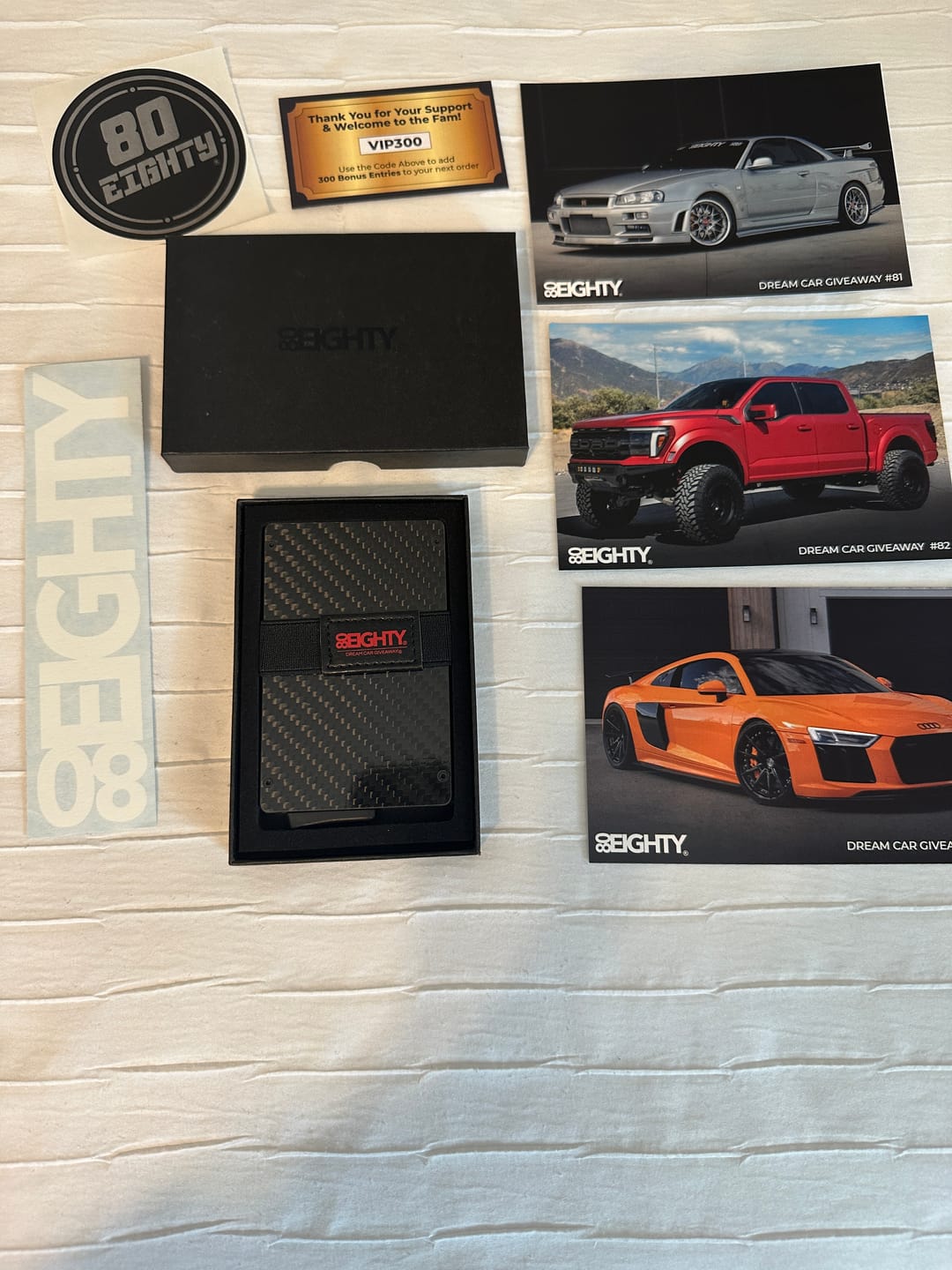Customer photo review of 80Eighty® Minimalist Carbon Fiber Wallet
