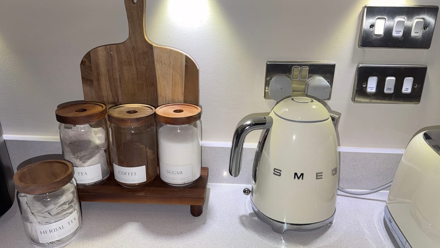 Customer photo review of Set of 3 Acacia Glass Jars Tea, Coffee and Sugar 750 ML & Rectangle Tray [LABEL SLIM]