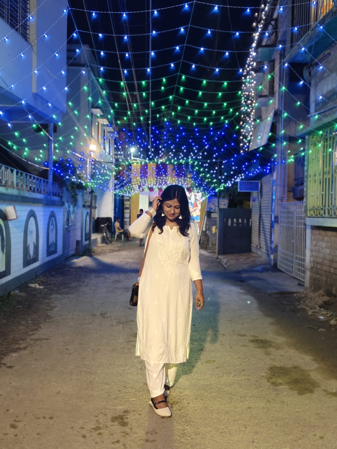Customer photo review of White 2 piece Rayon Mukaish set