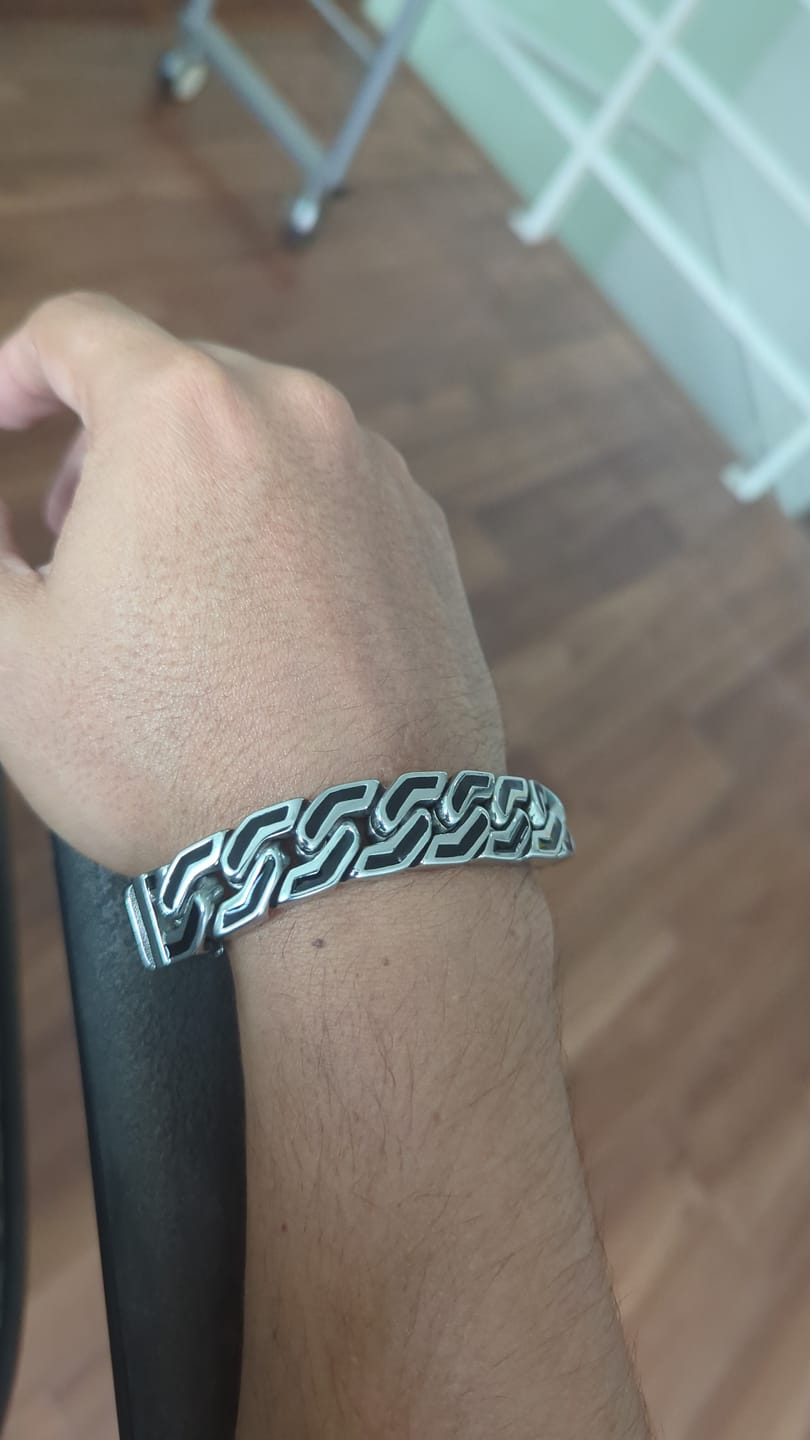 Customer photo review of Pulsera Eslabón Cubano Recto con negro