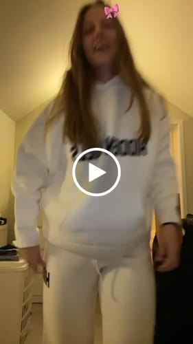 Customer video review of KNIT HOODIE OFF WHITE