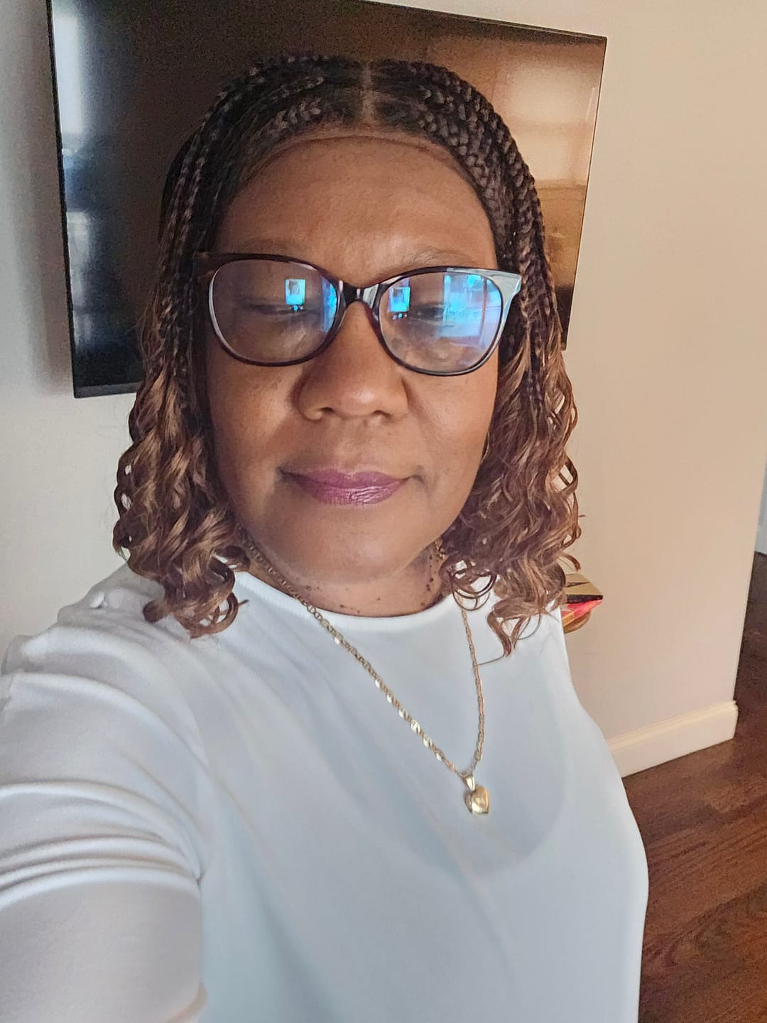 Customer photo review of Nina - Short Pre Bleached Swiss HD Full Lace Knotless Box Braided Wig With Human Hair Curly Ends