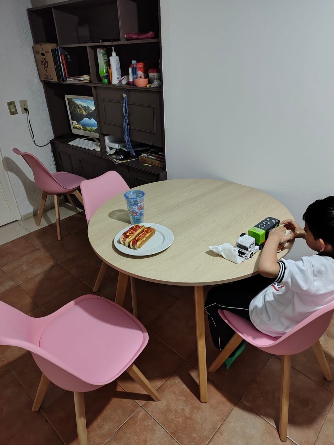 Customer photo review of Mesa de Comedor Contempo Circular 1m