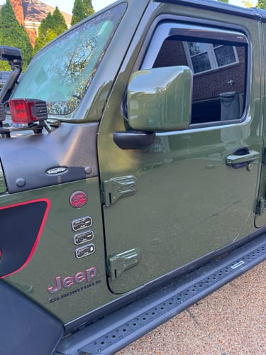 Customer photo review of Painted Mirror Covers (Fits JL/JT 2018-2025)