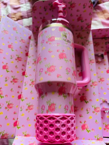 Customer photo review of WAFFLE Bubblegum Tumbler Boot -fits 20-40oz NEW!