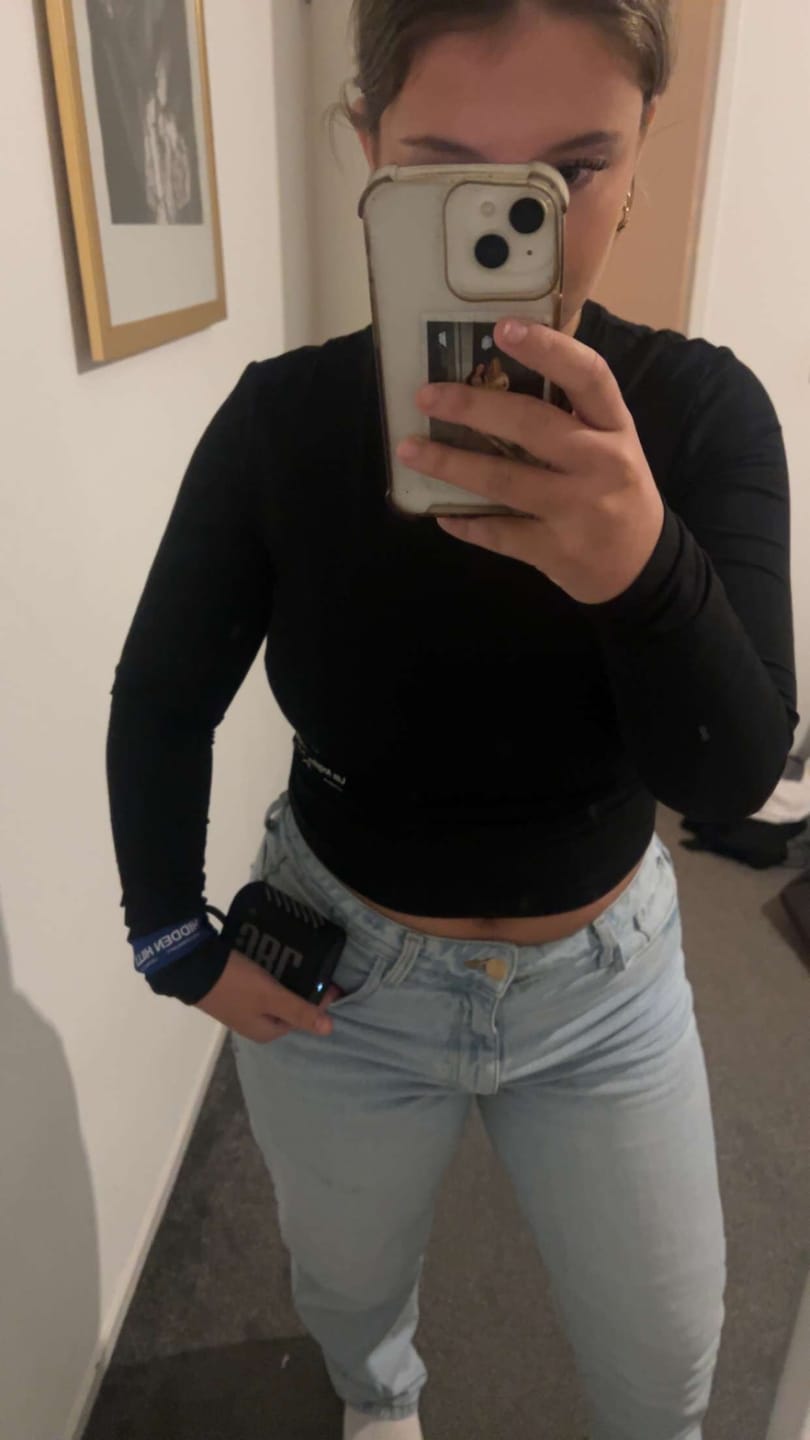 Customer photo review of LABEL LONGSLEEVE TOP BLACK