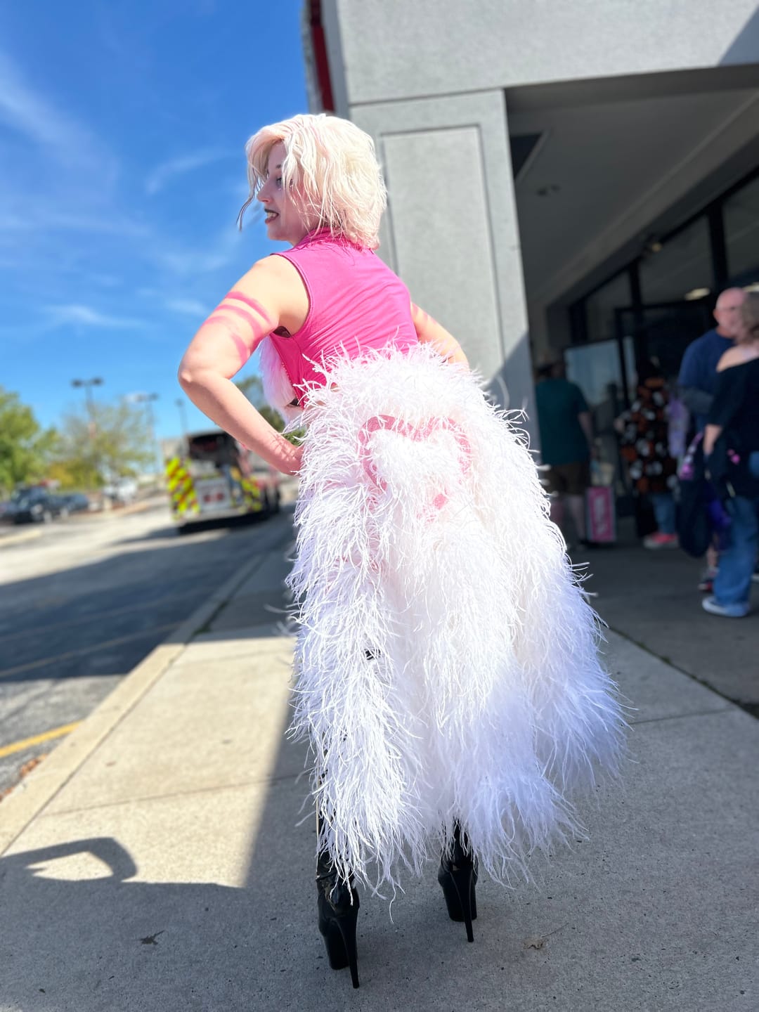 Customer photo review of Ostrich Feather Boa - 6Ply