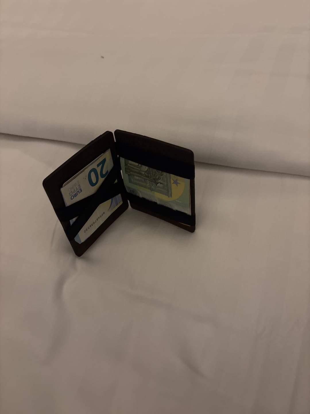 Customer photo review of Flap Boy Slim - Magic Wallet without Coin Pocket