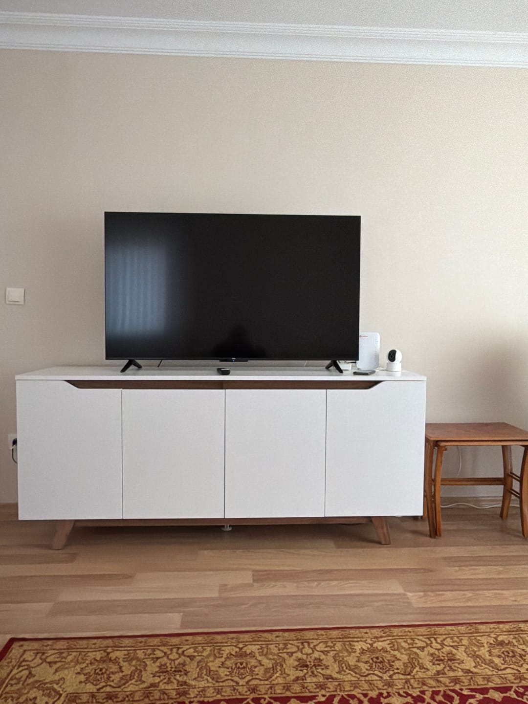 Customer photo review of Rani GD102 Modern Ayaklı Konsol Beyaz - Minyatür Ceviz
