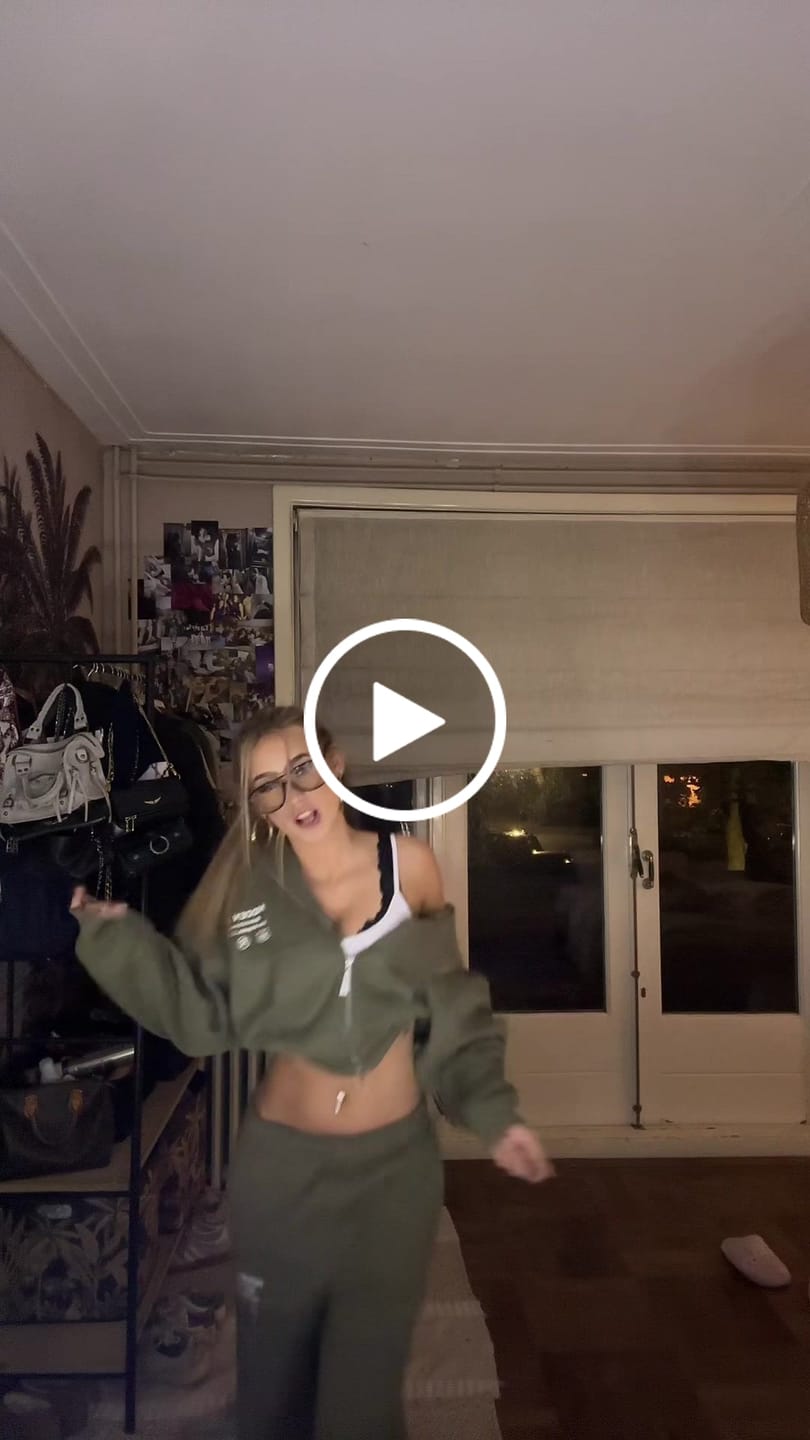 Customer video review of LABEL ZIP HOODIE SAGE