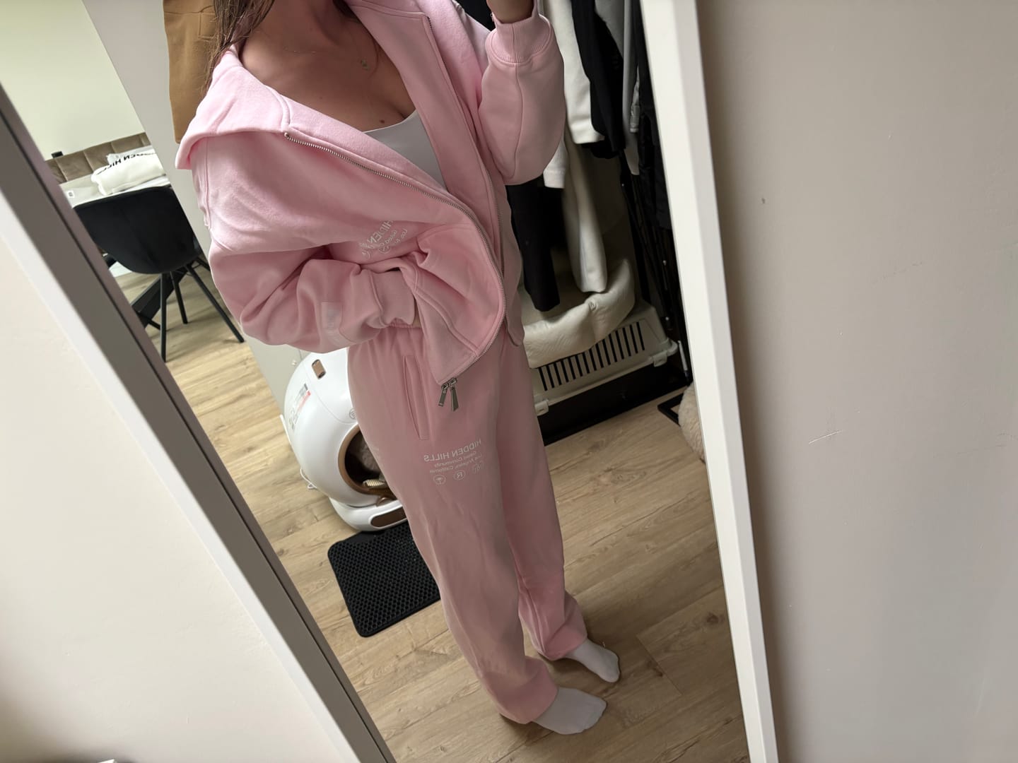 Customer photo review of LABEL STRAIGHT LEG SWEATPANTS LIGHT PINK