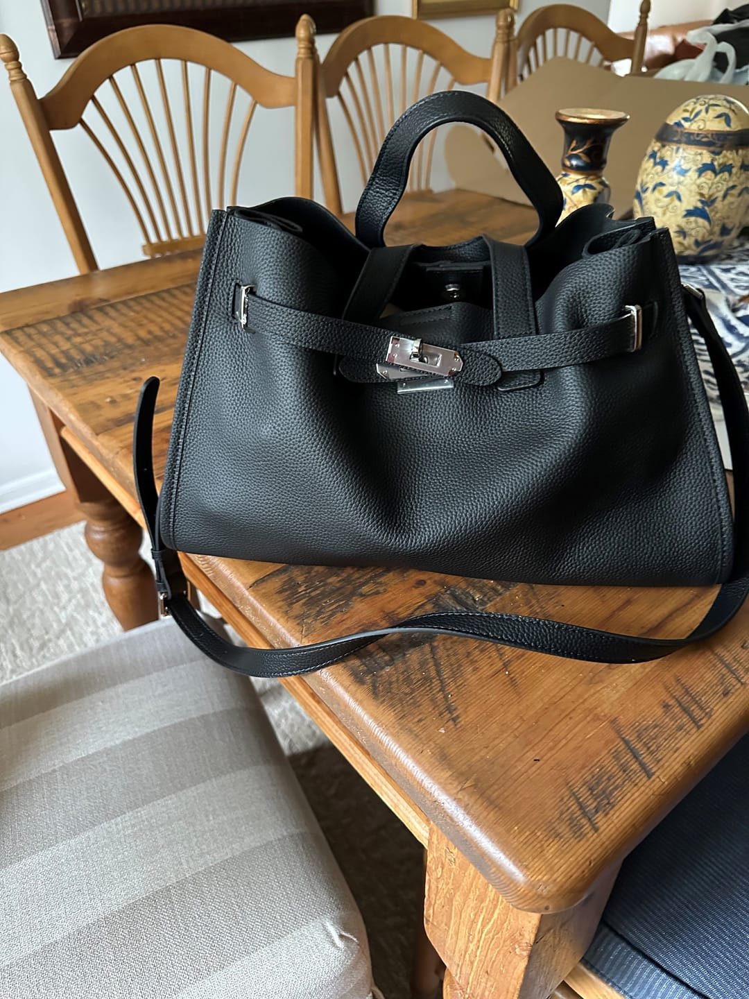 Customer photo review of Urban Luxe — Genuine Leather Power Tote. Women’s shoulder bag