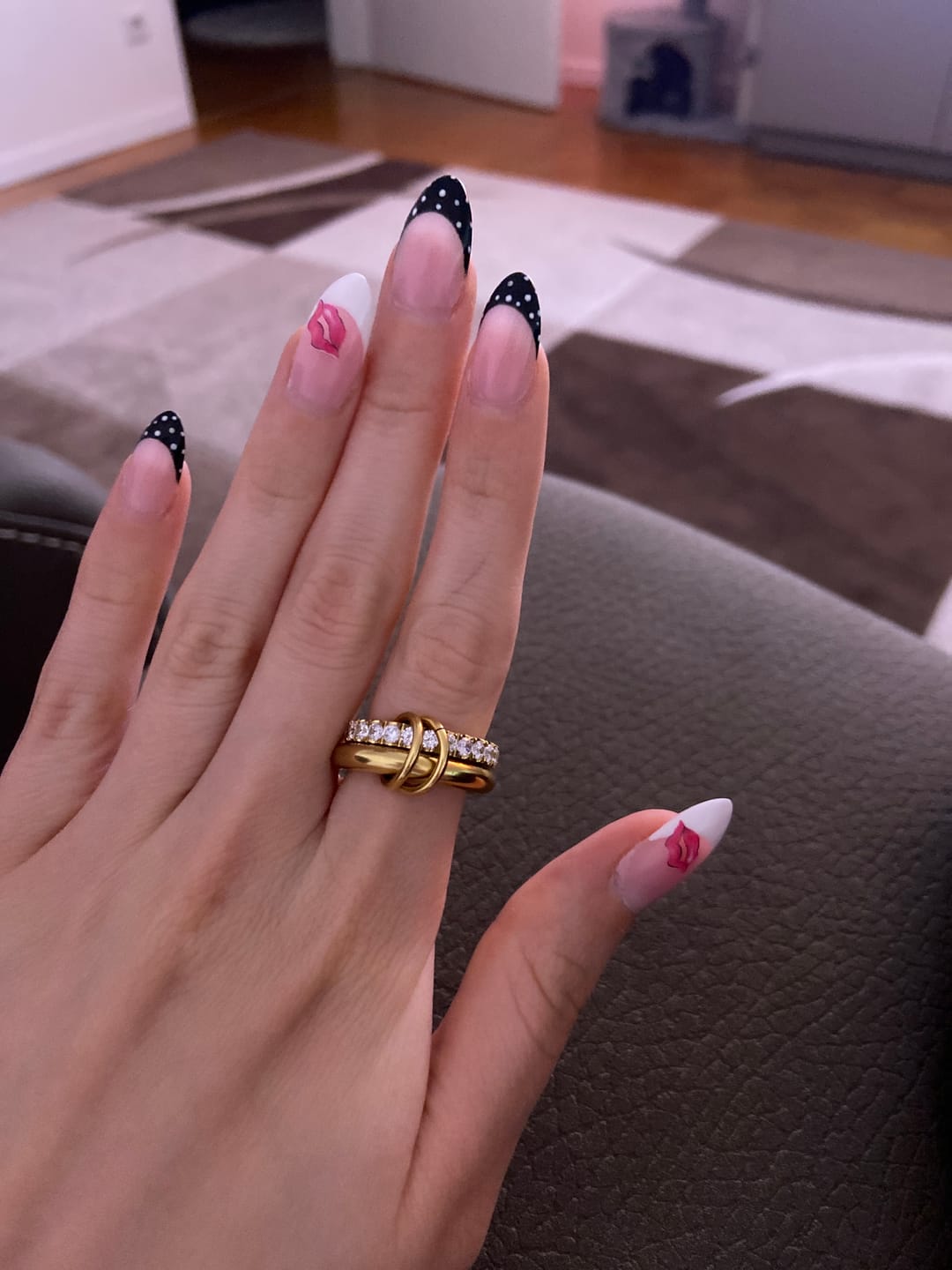 Customer photo review of Pave Infinity Flow Ring 18K Vergoldet
