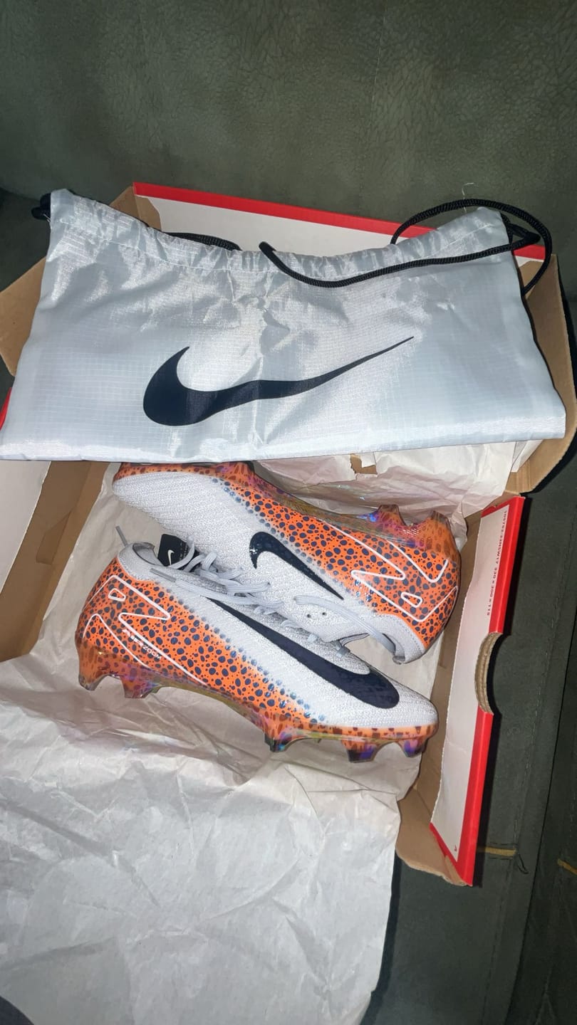 Customer photo review of Mercurial Vapor 16 Elite FG Electric Pack