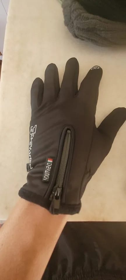 Customer photo review of Naturwide Winter Gloves – Waterproof, Windproof & Touchscreen-Compatible