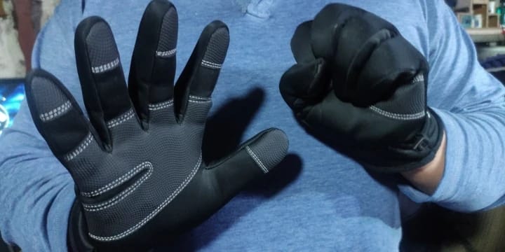 Customer photo review of Naturwide Winter Gloves – Waterproof, Windproof & Touchscreen-Compatible