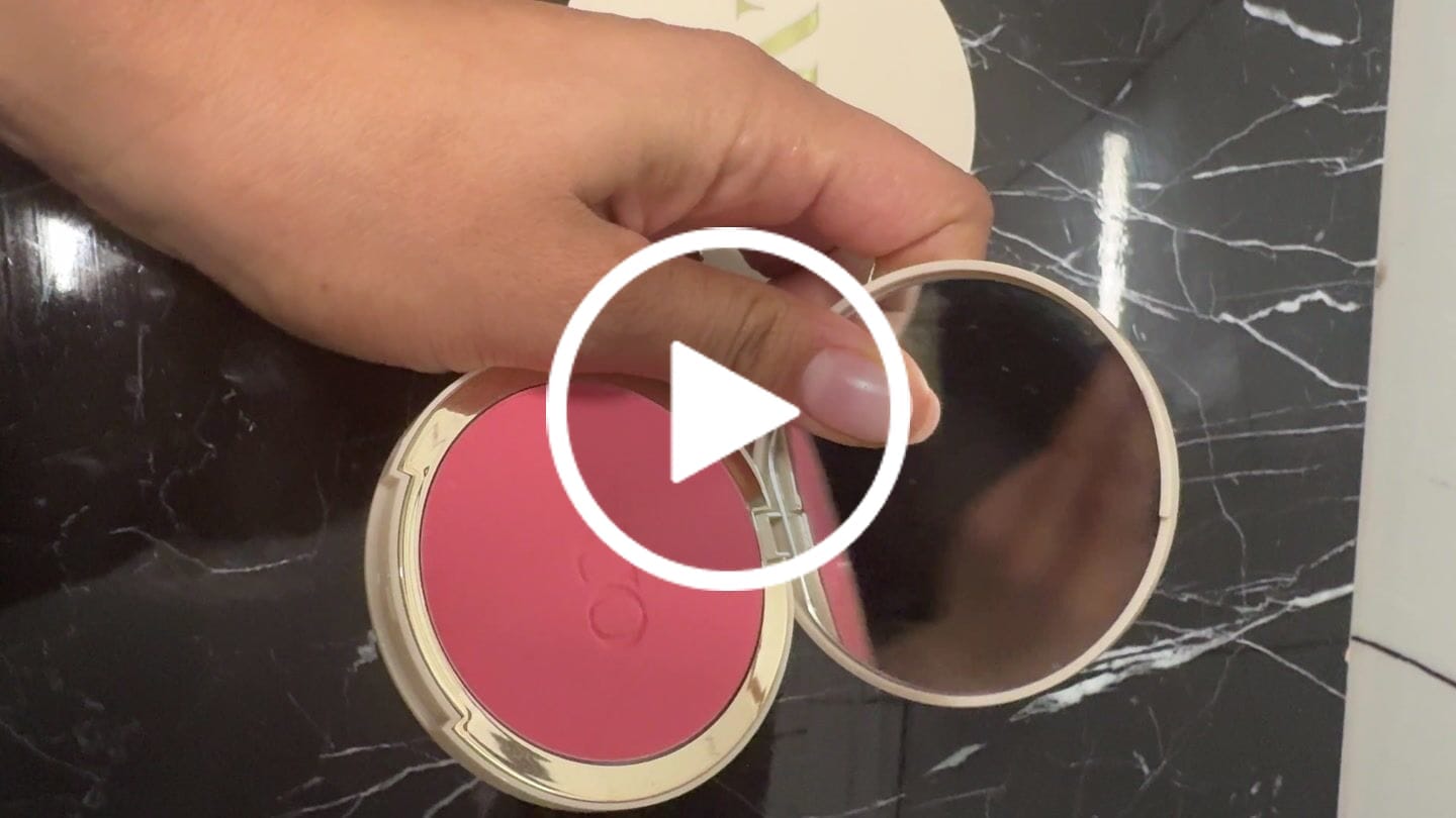 Customer video review of Blush pudra cu efect de blurare