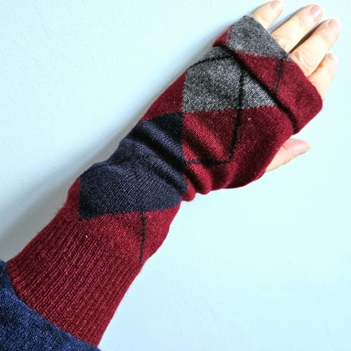 Customer photo review of Wine Red Argyle Fingerless Gloves