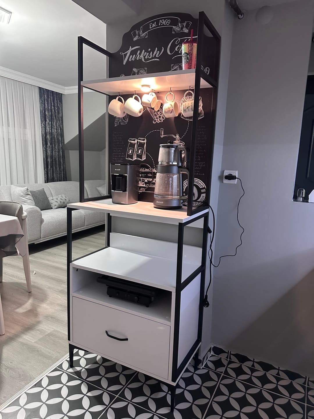 Customer photo review of Rani JE155 Işıklı Kahve Köşesi Çekmeceli Çok Amaçlı Mutfak Dolabı Beyaz