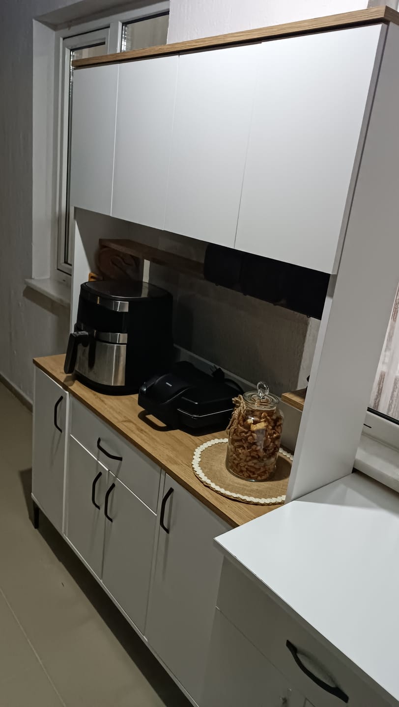 Customer photo review of Rani JE177 Çok Amaçlı Dolap 8 Kapaklı Raflı Kiler Mutfak Dolabı Sepet Ceviz - Beyaz