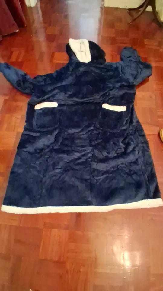 Customer photo review of Oversize Flanell-Deckenhoodie –  Tragbare Kuscheldecke mit Ärmeln & Kapuze
