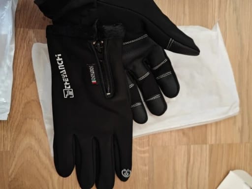 Customer photo review of Naturwide Winter Gloves – Waterproof, Windproof & Touchscreen-Compatible