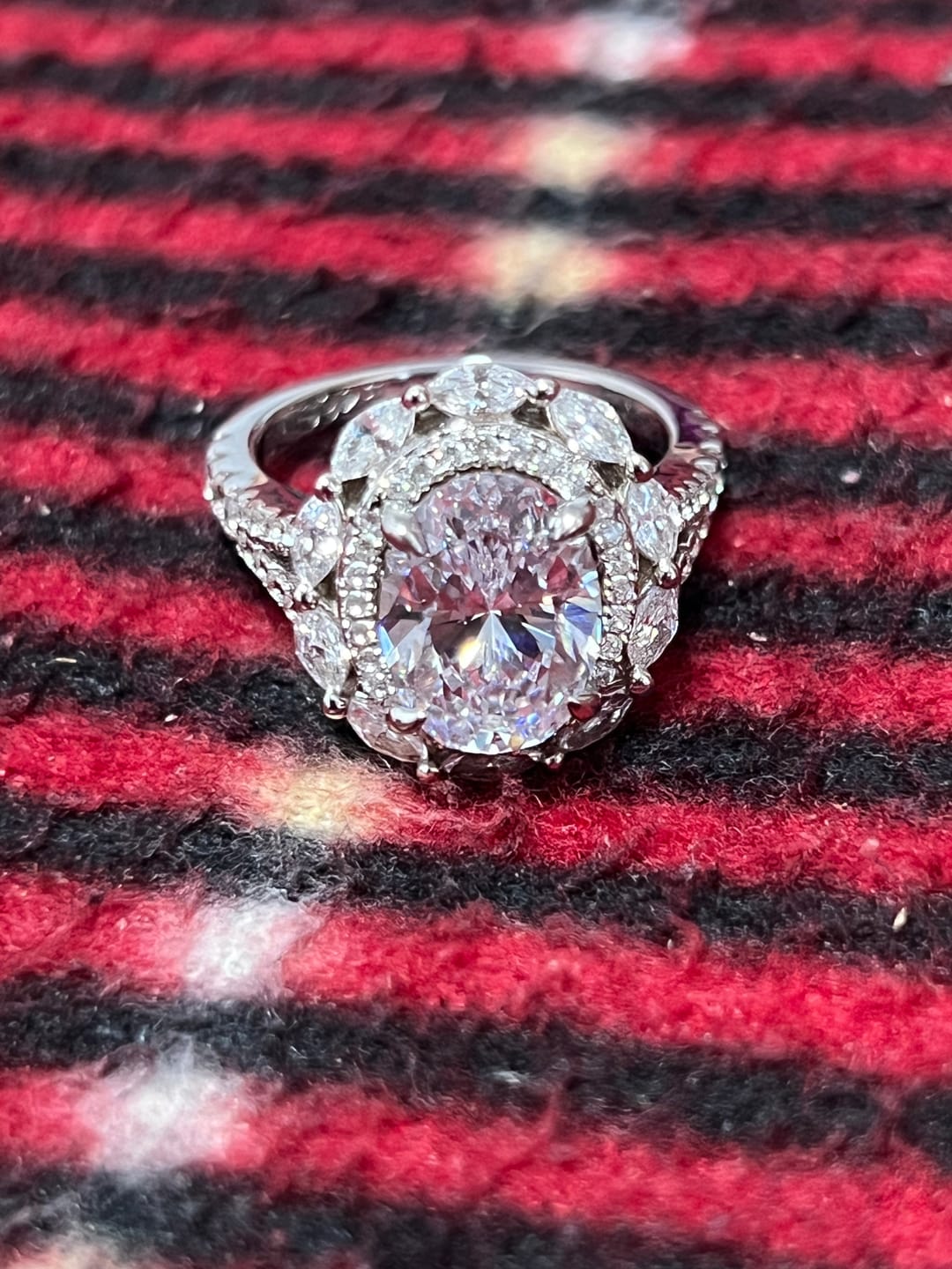 Customer photo review of S925 3.0Ct Oval Cut Halo Engagement Ring Vintage Travel Ring In Sterling Silver