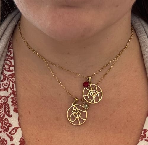 Customer photo review of Diseñado para ti | Collar con Monograma a Medida