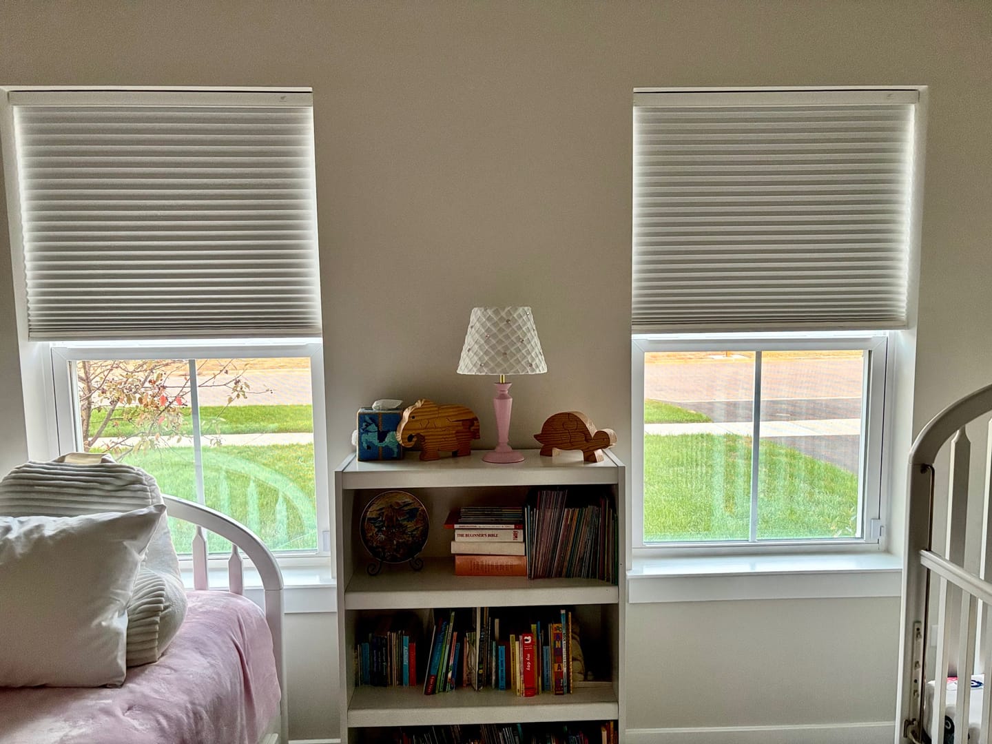 Customer photo review of SmartWings Motorized Light Filtering and Blackout Cellular Shades Nowa Designer Texture Helios