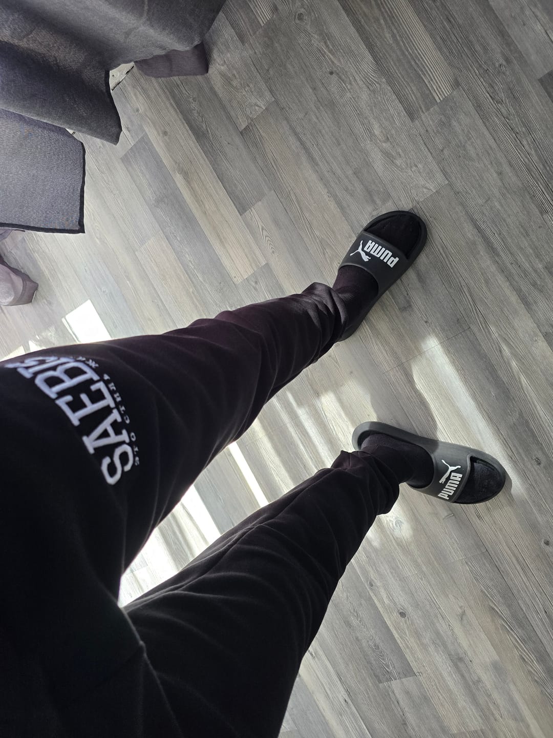 Customer photo review of Lifestyle Herren Jogginghose schwarz mit Stickerei by SAEBIS®