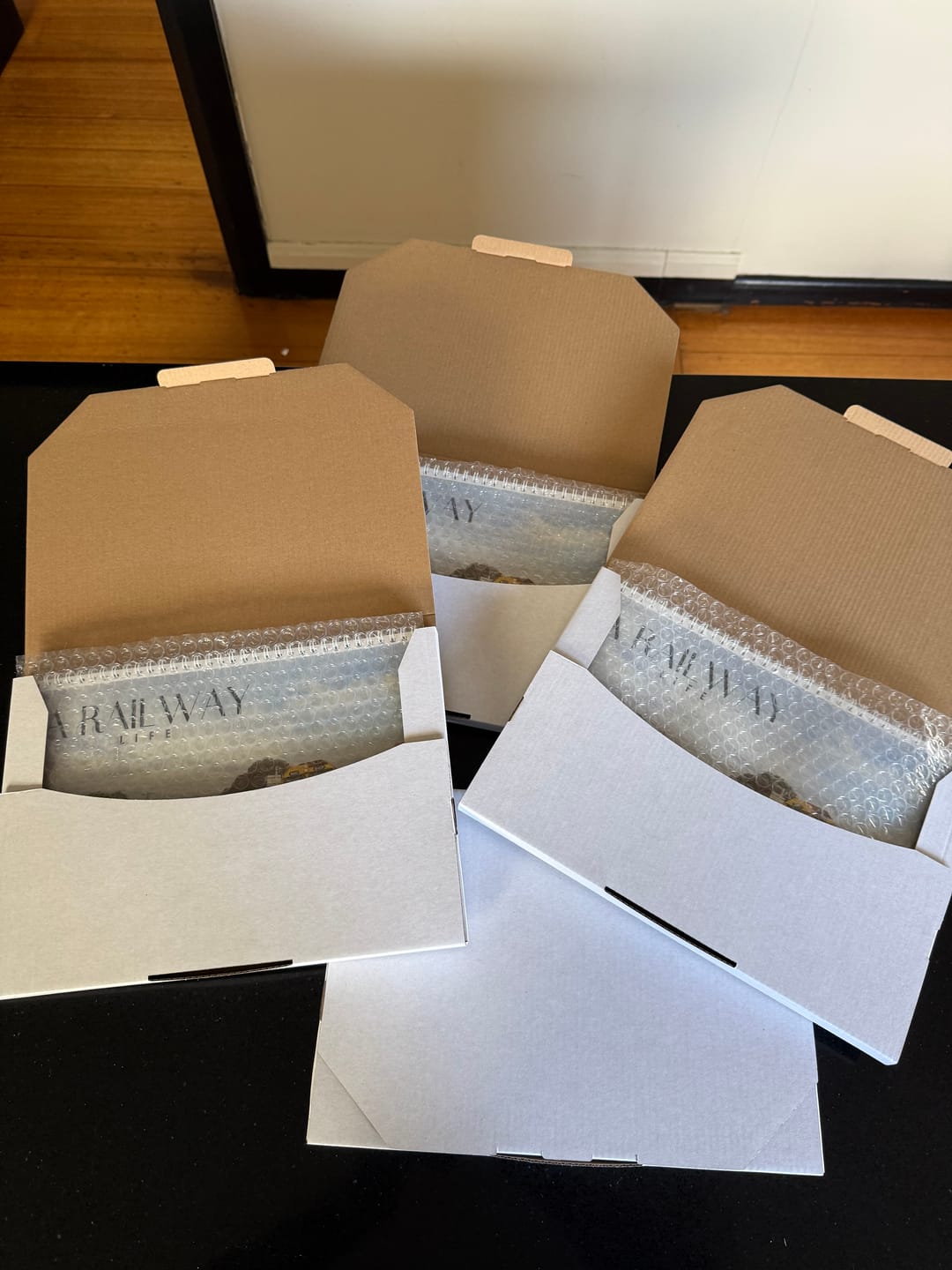 Customer photo review of 310 x 220 x 16mm A4 Superflat White Mailing Box B21