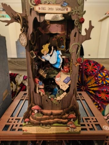 Customer photo review of Rolife – Serre-livre Alice aux pays des merveilles