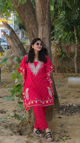 Customer photo review of Bob | Golden Oval Sunglasses | Black Lens - MG5182