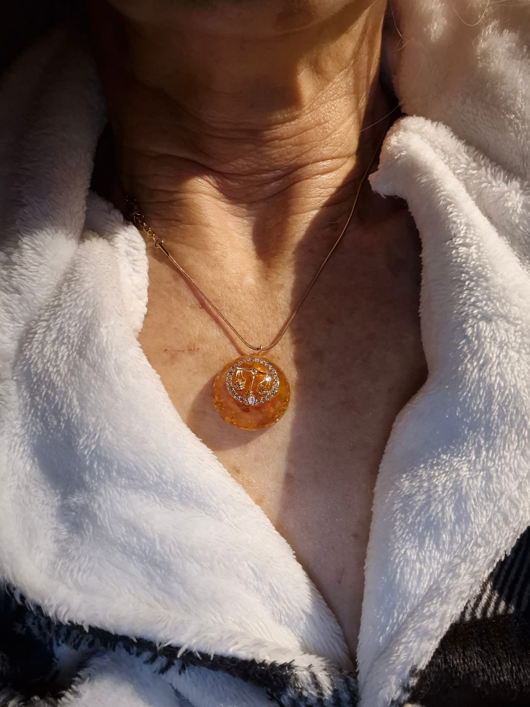 Customer photo review of Pendentif Orgonite "Signe Astrologique" en Pierre Naturelle
