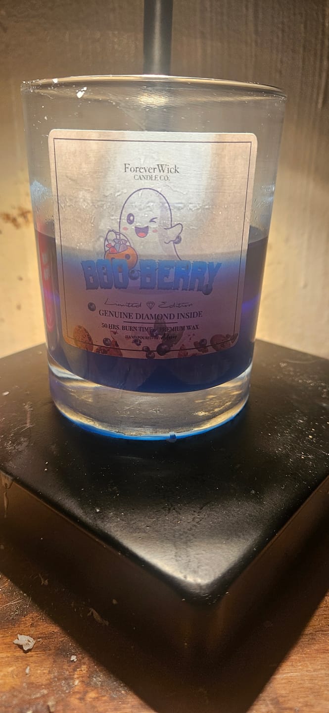Customer photo review of Boo:Berry Diamond Candle