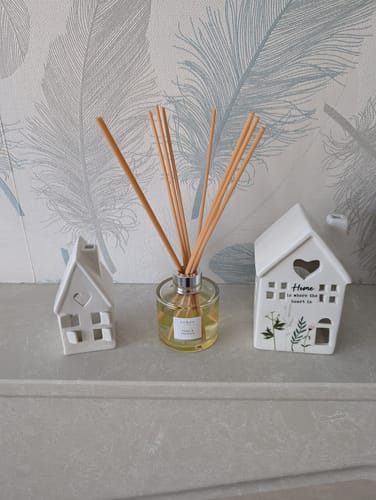 Customer photo review of Pear & Freesia Reed Diffuser