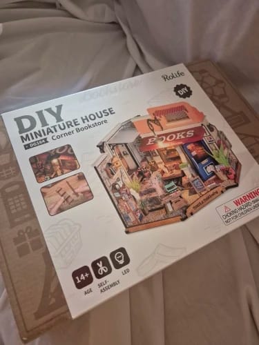 Customer photo review of Diorama | Corner Bookstore DG164