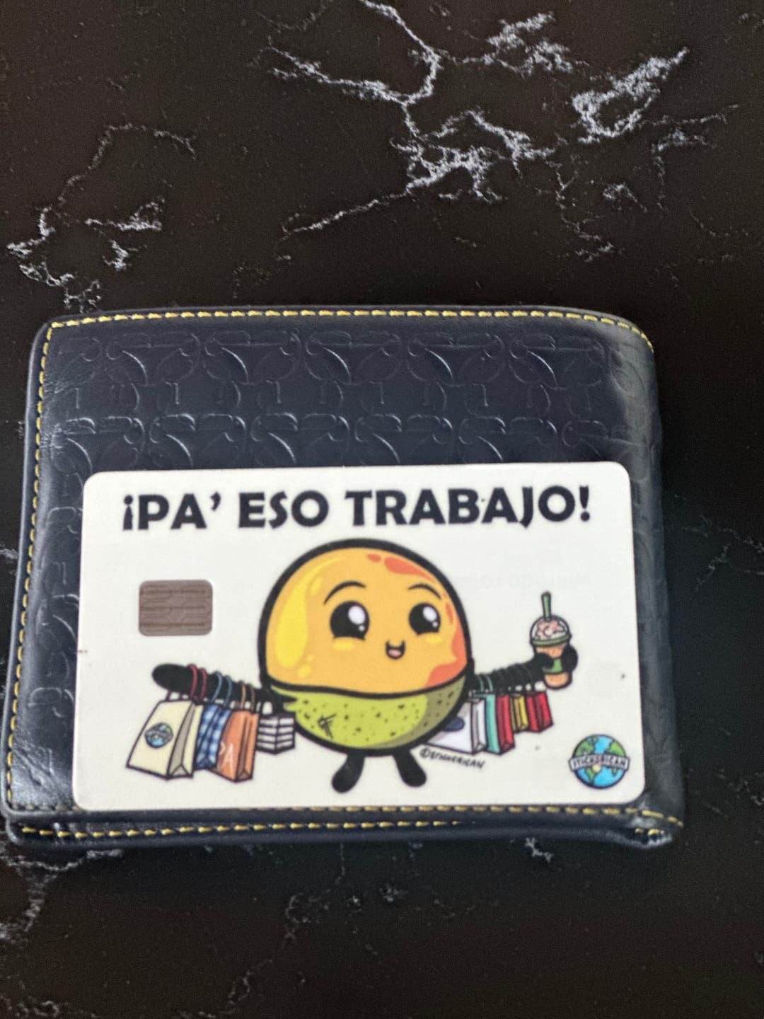 Customer photo review of Pa’ Eso Trabajo - Sticker para Tarjeta de Crédito